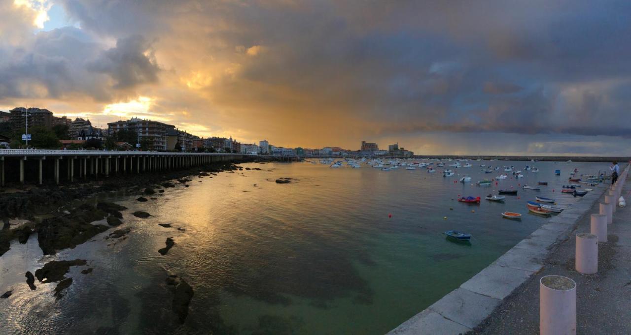 Castro Holidays - Vistas Mar Y Monte Centrico Garaje Gratis Castro Urdiales Buitenkant foto